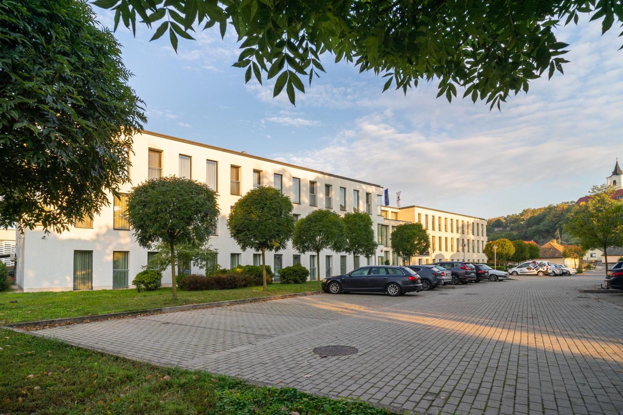 Hotel Castello & Thermal Spa Siklós Extérieur photo