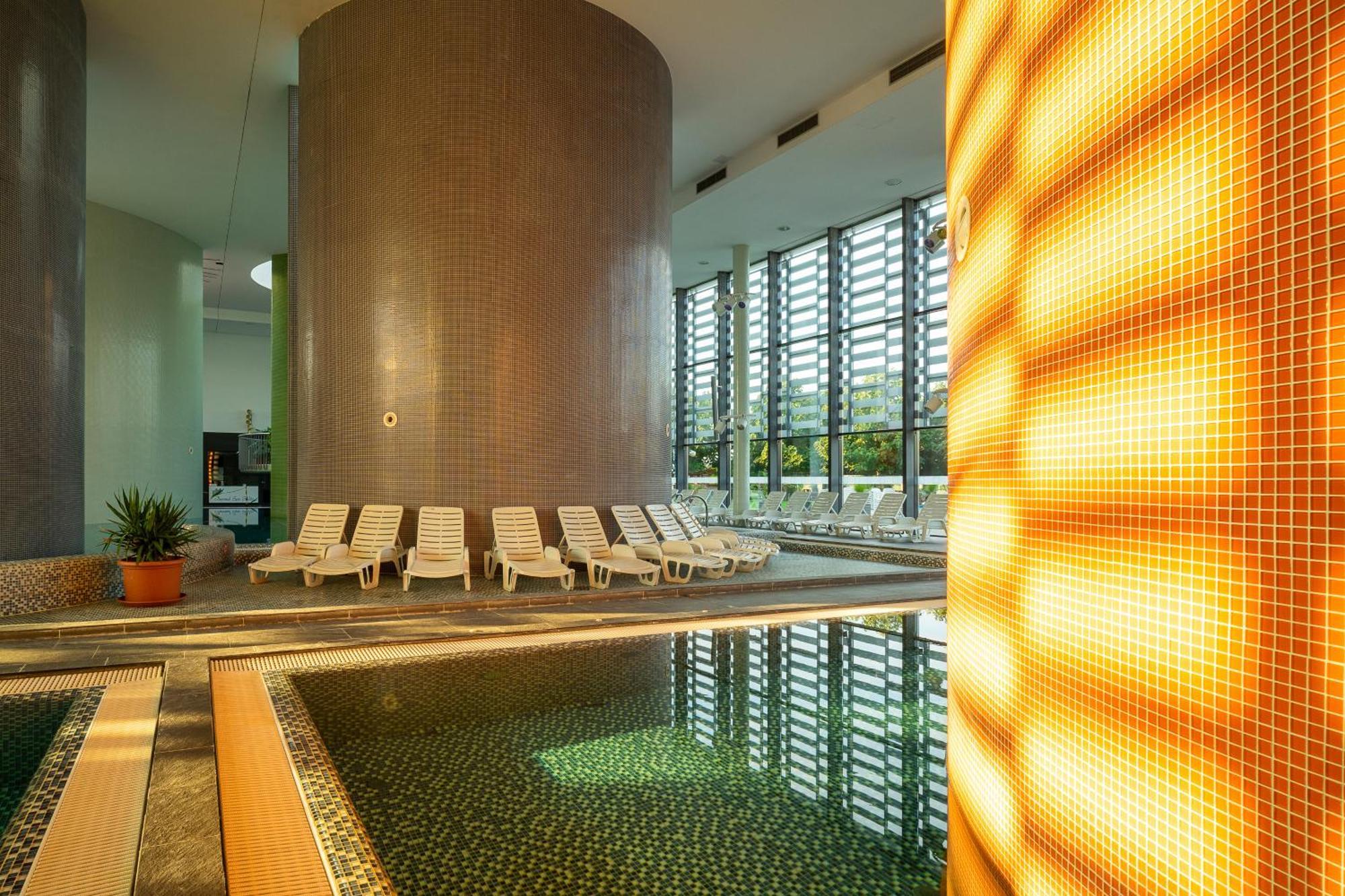 Hotel Castello & Thermal Spa Siklós Extérieur photo