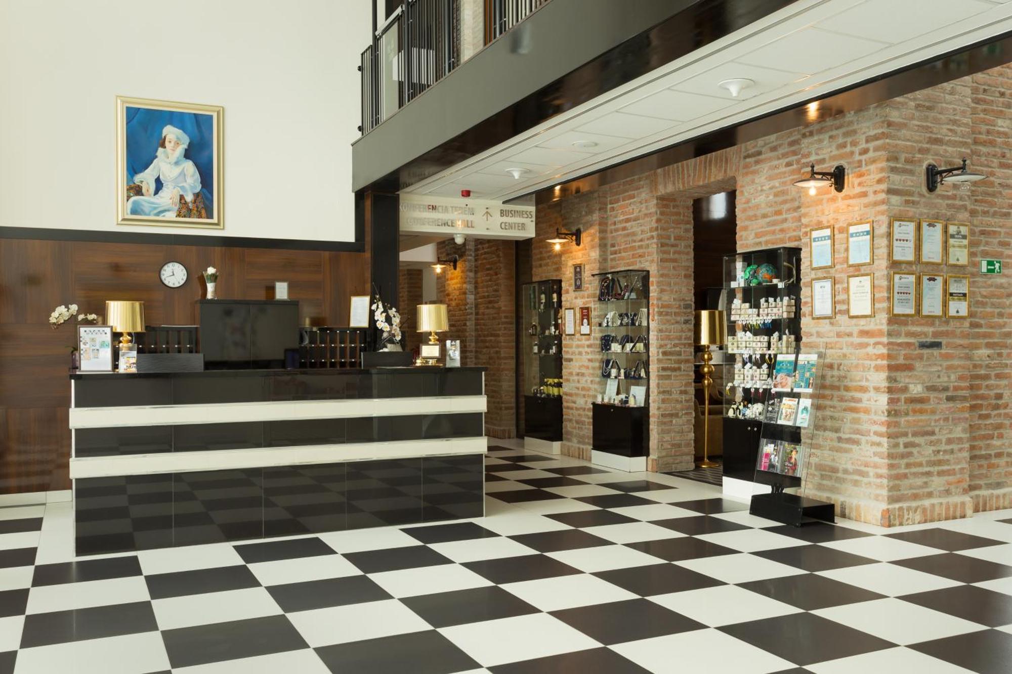 Hotel Castello & Thermal Spa Siklós Extérieur photo