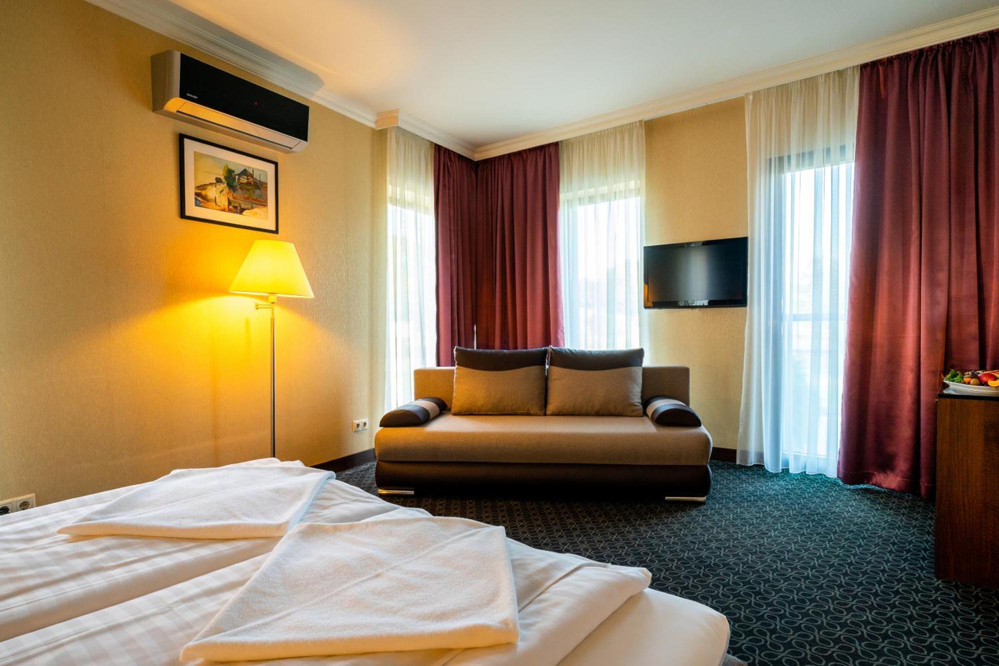Hotel Castello & Thermal Spa Siklós Extérieur photo